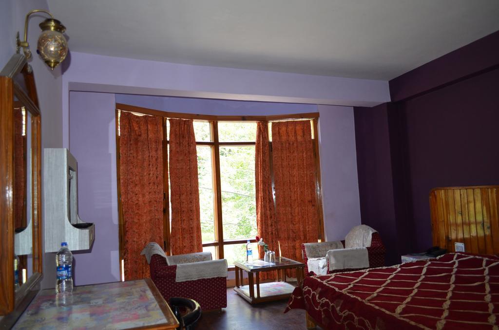 Hotel Manali Mahal Phòng bức ảnh